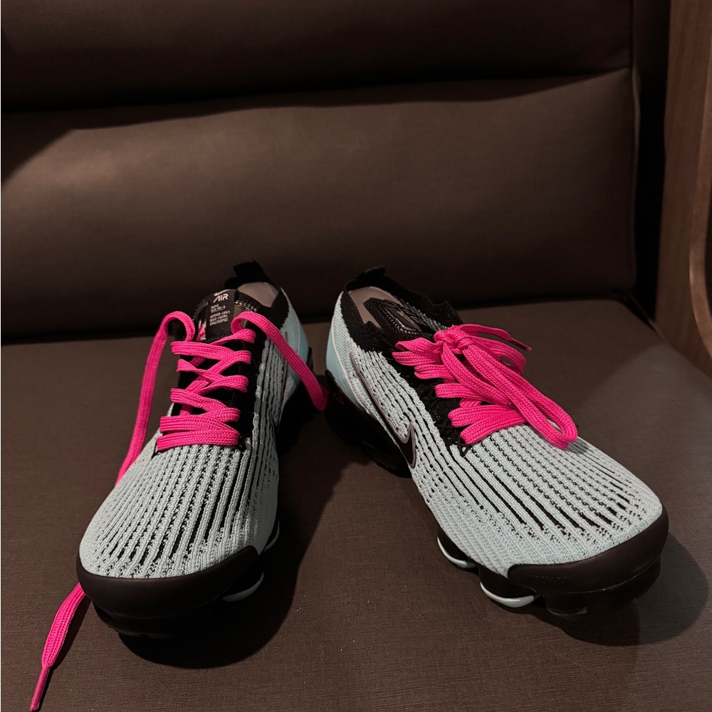 Pink and Black Athletic Shoes with Modern Design

OBO